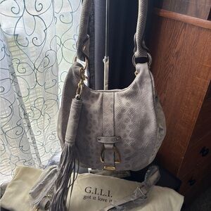 G.I.L.I. Textured Snow Leopard Stirrup Convertible Bag